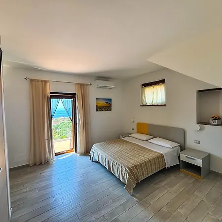 Tramonti D'Oro Bed & Breakfast Caprioli Exterior photo
